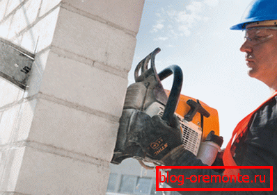 The tape saw on foam concrete allows to carry out a cut on sufficient depth. The tape saw on foam concrete allows to carry out a cut on sufficient depth.