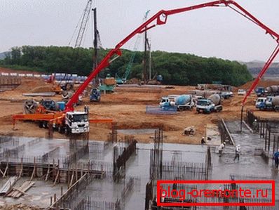 Amateur photo of the unit on the chassis with a large boom Amateur photo of the unit on the chassis with a large boom