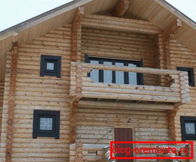 Amateur photo of the house, thanks to which you can see that the calculation of the number of timber and its cost must be made not only based on the data on the installation of the walls, but also of all the structural elements Amateur photo of the house, thanks to which you can see that the calculation of the number of timber and its cost must be made not only based on the data on the installation of the walls, but also of all the structural elements