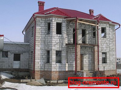 Amateur photo of the finished two-story house from this material Amateur photo of the finished two-story house from this material