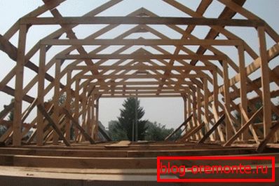 Amateur photo showing the principle of making a lightweight roof of timber