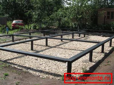 Amateur photo showing the appearance of the finished pile foundation of metal screw supports Amateur photo showing the appearance of the finished pile foundation of metal screw supports