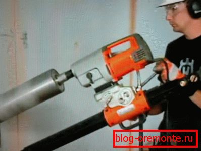 Amateur photo, drilling process using professional equipment in the form of a special machine Amateur photo, drilling process using professional equipment in the form of a special machine