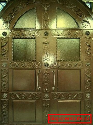 Massive wrought iron doors Massive wrought iron doors