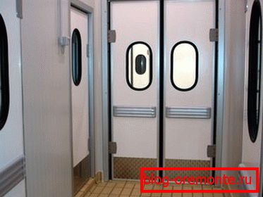 Interior pendular doors