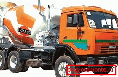 KamAZ-based mixer. KamAZ-based mixer.