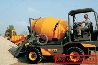 Mobile Concrete Mixer at own run Mobile Concrete Mixer at own run