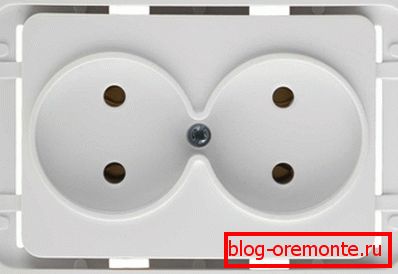 Model with two sockets for the plug Model with two sockets for the plug