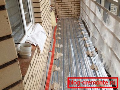 We mount an electric cable heat-insulated floor