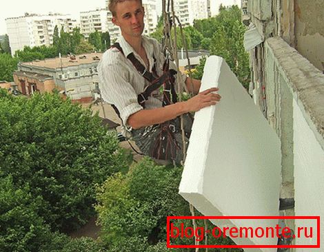 Installation of sheets of insulation