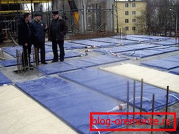 You can use special mats that maintain a high temperature for a certain period of time. You can use special mats that maintain a high temperature for a certain period of time.
