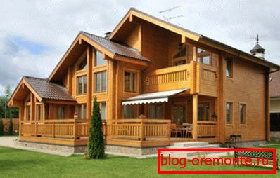 In this photo, you can appreciate the dignity of the appearance of the house of timber In this photo, you can appreciate the dignity of the appearance of the house of timber