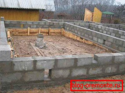 In the photo - the tape foundation of blocks 200x200x400 In the photo - the tape foundation of blocks 200x200x400