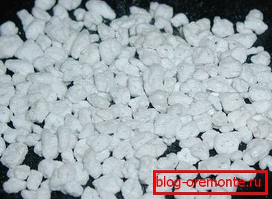 On the photo - perlite granules On the photo - perlite granules