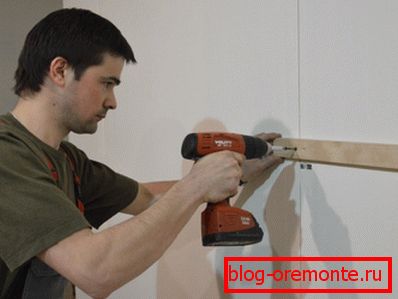 In the photo - installation of wooden slats for the installation of wall panels In the photo - installation of wooden slats for the installation of wall panels