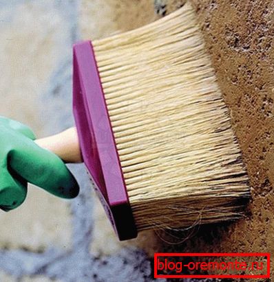 In the photo - applying a brush with a brush In the photo - applying a brush with a brush