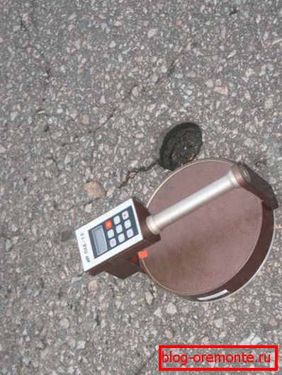 In the photo - determination of the degree of compaction of the coating. In the photo - determination of the degree of compaction of the coating.