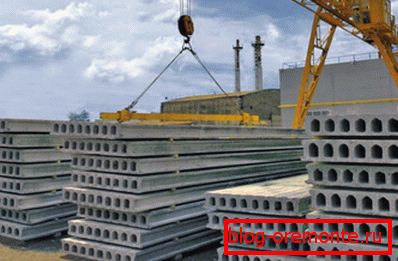 On the photo - shipment of finished floor slabs On the photo - shipment of finished floor slabs