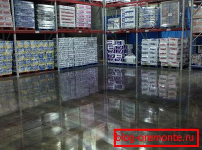 In the photo - the floor in the warehouse, treated with hardening primer In the photo - the floor in the warehouse, treated with hardening primer