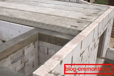 In the photo - the procedure for laying reinforced concrete slabs In the photo - the procedure for laying reinforced concrete slabs