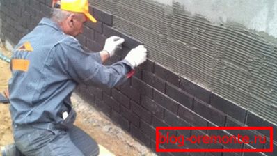 On the photo - installation work on the wet On the photo - installation work on the wet
