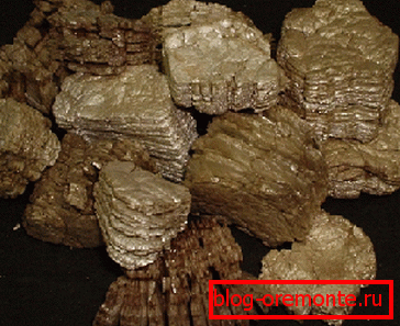 In the photo - vermiculite expanded when heated. In the photo - vermiculite expanded when heated.