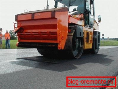 In the photo - the alignment of the road surface In the photo - the alignment of the road surface
