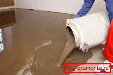 In the photo - pouring self-leveling mixture In the photo - pouring self-leveling mixture