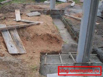 In the photo - concreting pillars In the photo - concreting pillars