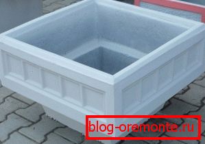 In the photo - a concrete form for plants In the photo - a concrete form for plants