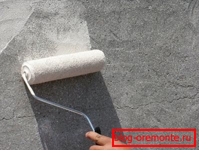 In the photo - the use of a roller for applying soil In the photo - the use of a roller for applying soil