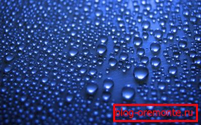 In the photo - moisture condensation on building materials. In the photo - moisture condensation on building materials.
