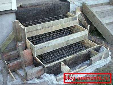 In the photo - the formwork, covered with ruberoid In the photo - the formwork, covered with ruberoid