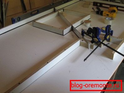 In the photo - the process of assembling formwork. In the photo - the process of assembling formwork.