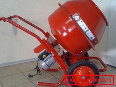 In the photo - a typical household mixer with gear. In the photo - a typical household mixer with gear.
