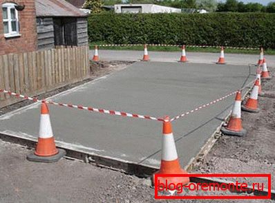 In the photo - concreted area under the car In the photo - concreted area under the car