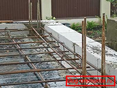 In the photo - reinforcement structure for pouring concrete floor In the photo - reinforcement structure for pouring concrete floor