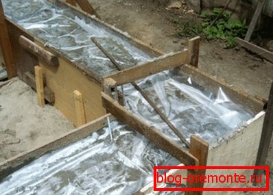 The photo shows the protection of the fresh mixture with a film. The photo shows the protection of the fresh mixture with a film.
