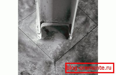 The photo clearly shows the seam around the support element of the metal structure. The photo clearly shows the seam around the support element of the metal structure.