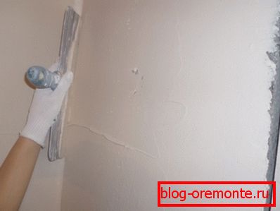 In the photo drawing plaster putty In the photo drawing plaster putty
