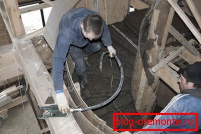 The photo shows the process of applying a vibration tool.