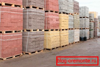 In the photo is an example of storage of ready-made expanded clay blocks. In the photo is an example of storage of ready-made expanded clay blocks.