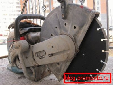 In the photo manual fuel cutter. In the photo manual fuel cutter.