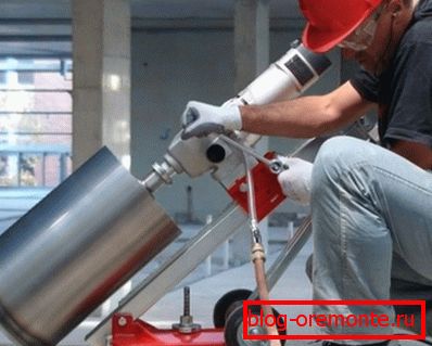 The photo shows what concrete drilling with a diamond bit looks like. The photo shows what concrete drilling with a diamond bit looks like.