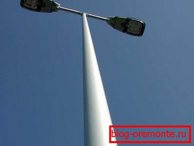 The photo shows reinforced concrete pylons for outdoor lighting of the SNTSs type. The photo shows reinforced concrete pylons for outdoor lighting of the SNTSs type.