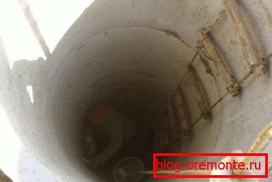 We begin to undermine the ground under the column. We begin to undermine the ground under the column.