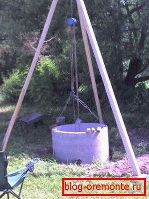 Over the pit set the tripod with a lifting mechanism. Over the pit set the tripod with a lifting mechanism.