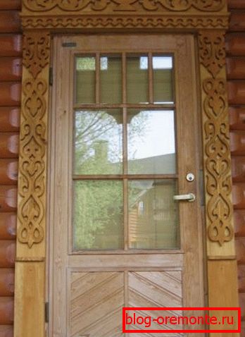 Carved door crib with patch pattern Carved door crib with patch pattern
