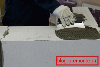Putting glue on the concrete block Putting glue on the concrete block