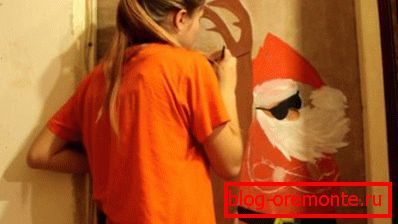 Drawing a picture on the door Drawing a picture on the door